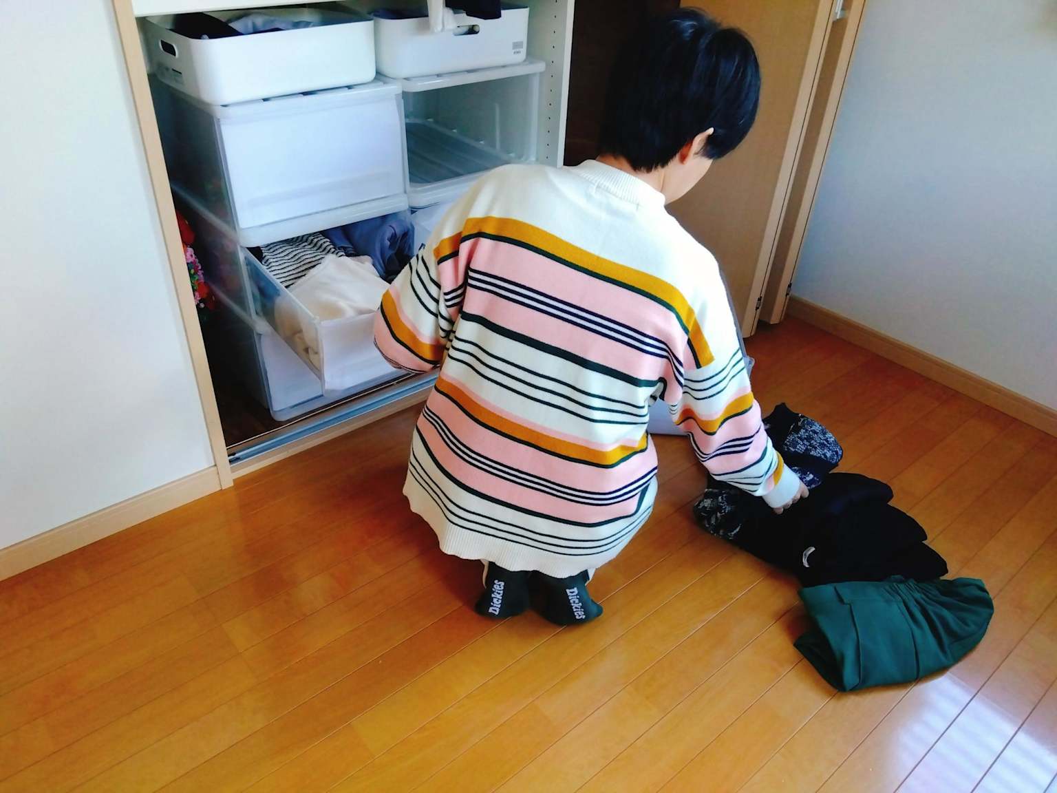 Organizing clothes in a closet to maximize space